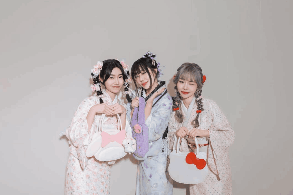 Characters Kimono