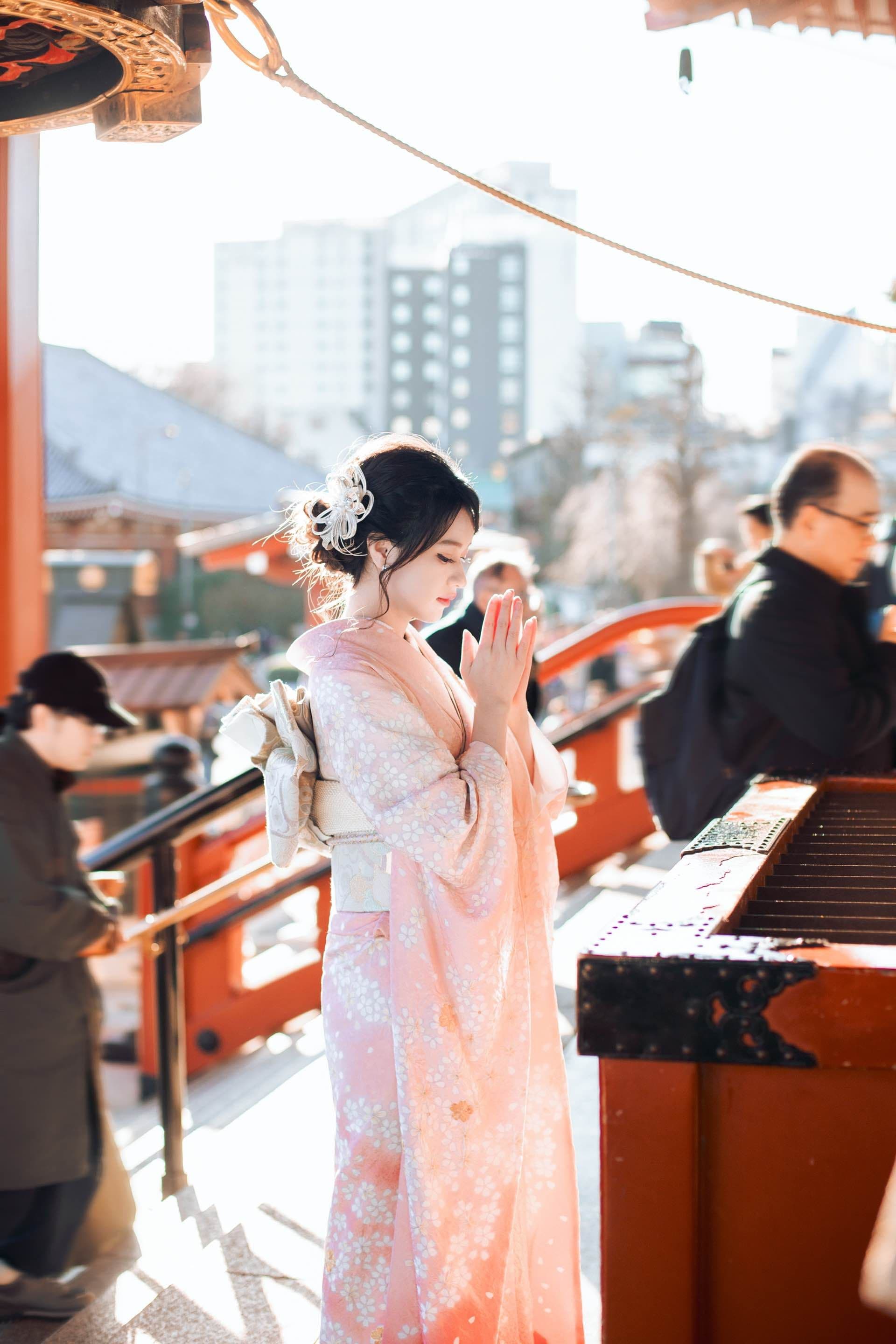 Comparison of the Benefits of Furisode Rental vs. Purchase